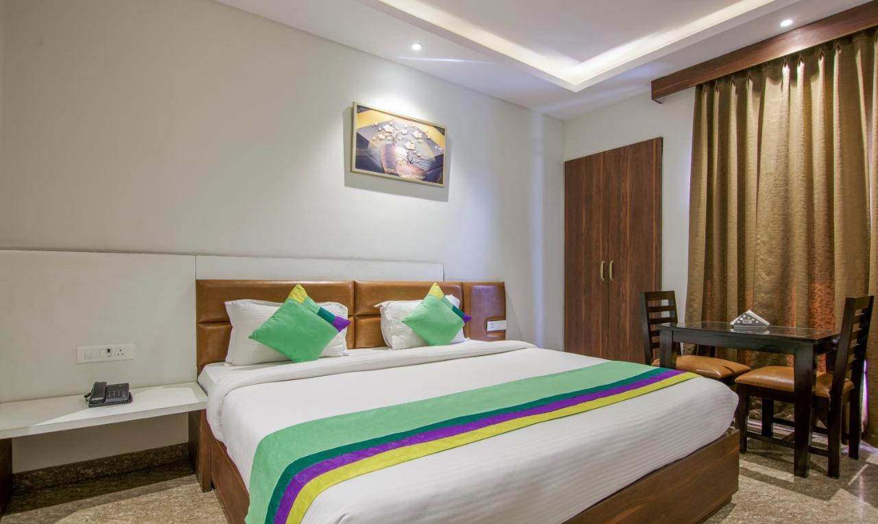 Treebo Swastika Premium Hotel Noida Exterior foto