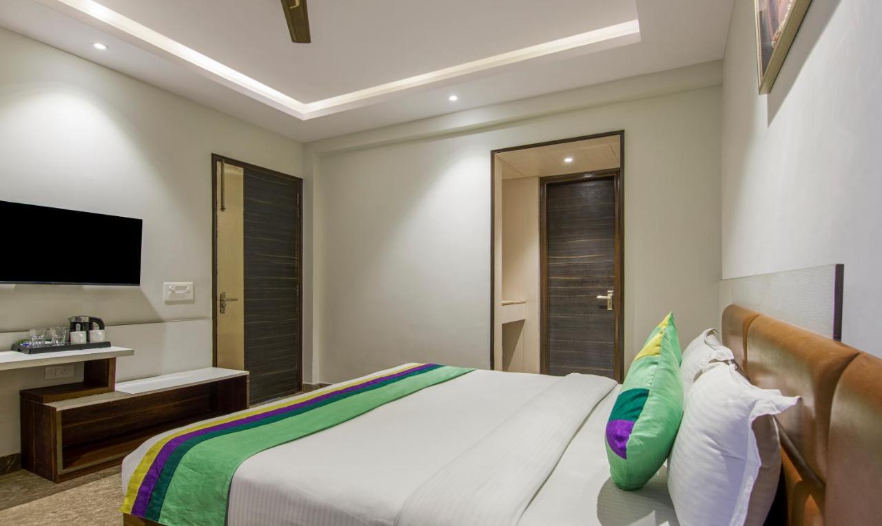 Treebo Swastika Premium Hotel Noida Exterior foto