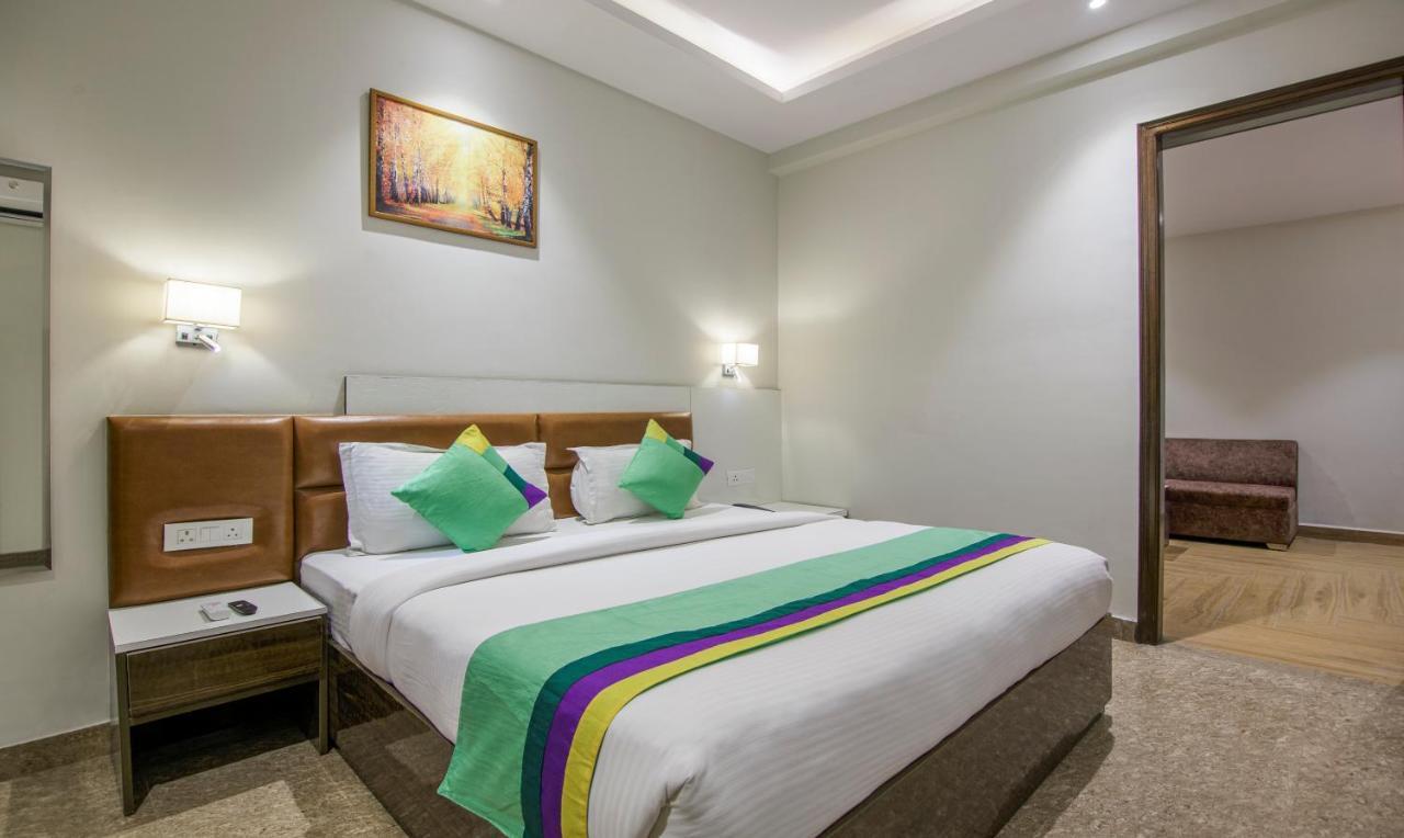 Treebo Swastika Premium Hotel Noida Exterior foto