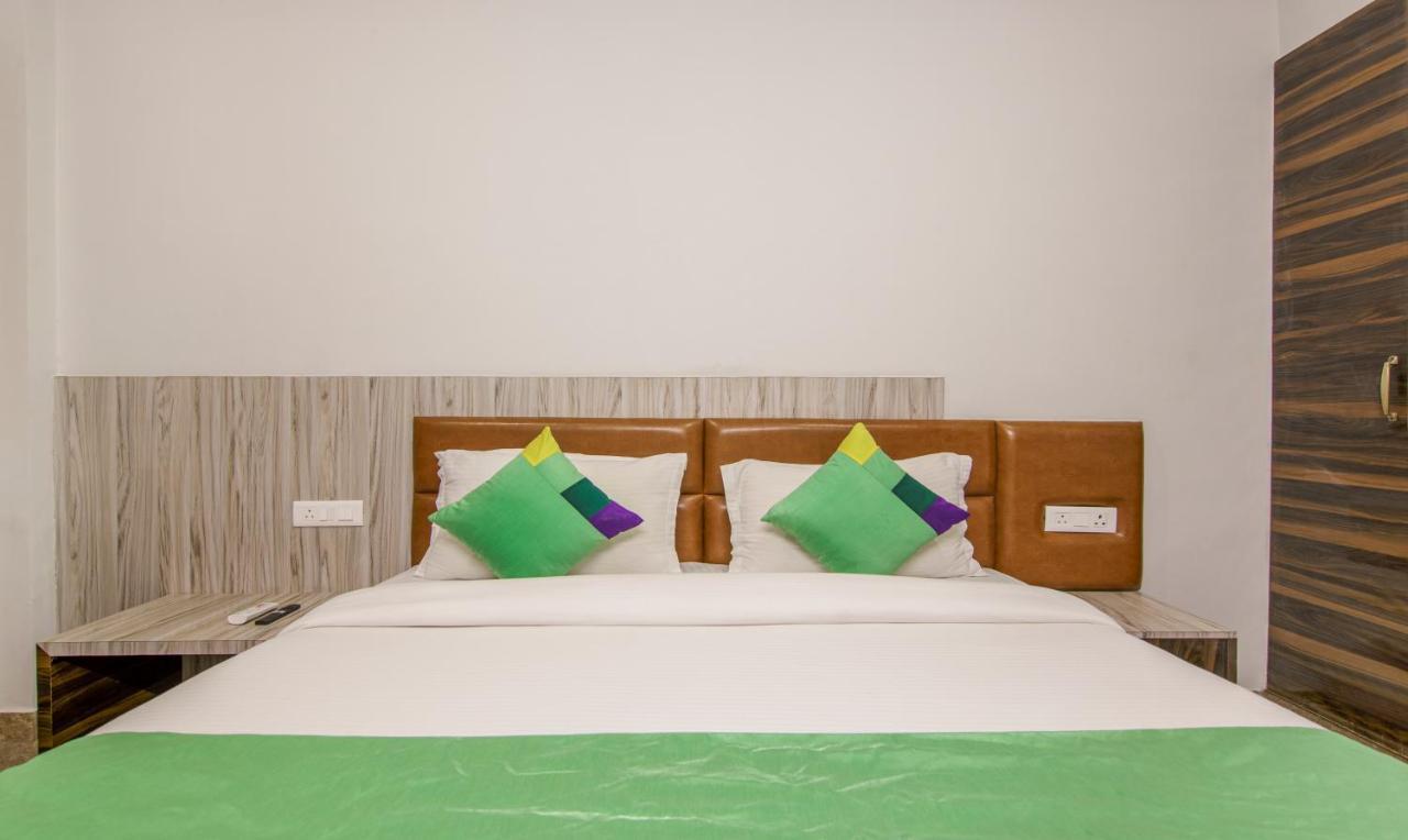 Treebo Swastika Premium Hotel Noida Exterior foto