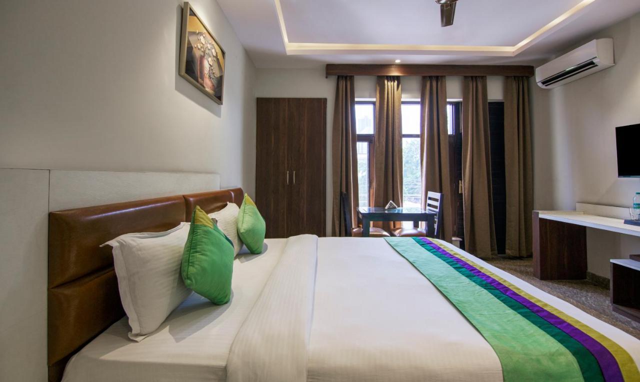 Treebo Swastika Premium Hotel Noida Exterior foto