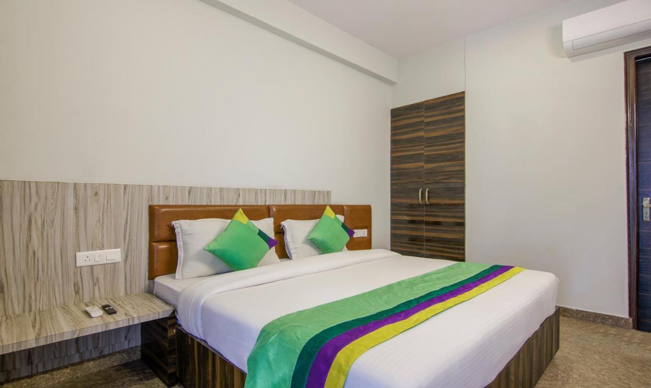 Treebo Swastika Premium Hotel Noida Exterior foto
